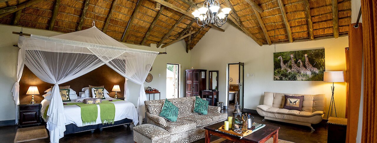 Umkumbe Safari Lodge Riverside Unterkunft Blick ins Zimmer