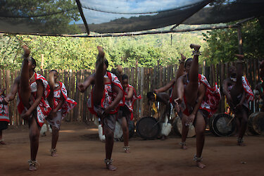 Aufführung eines traditionellen Tanzes in Eswatini