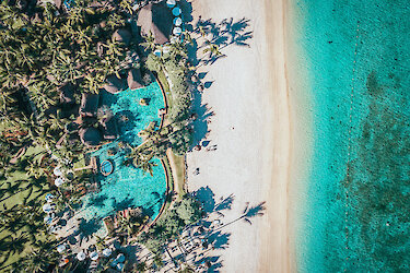 Strandabschnitt im La Pirogue Hotel