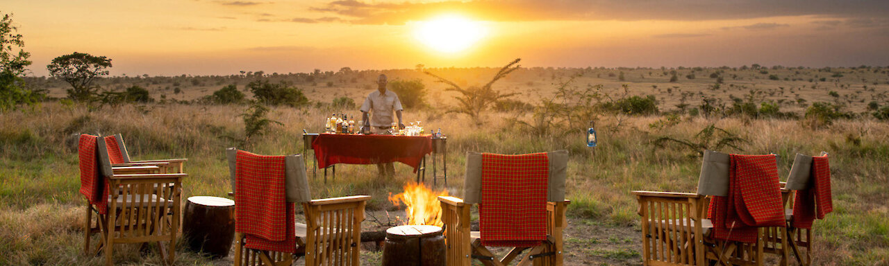 Sonnenuntergang am Lagerfeuer des Nyikani Migration Camp Kogatande