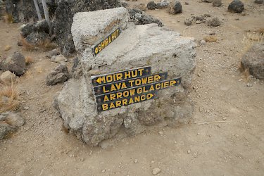 Wegweiser auf dem Weg zum Lava-Tower