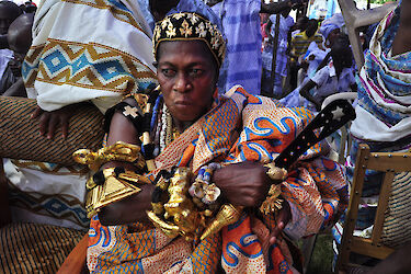 Gold- und Perlenschmuck der Krobo