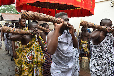 Traditioneller Umzug beim Akwasidae Festival