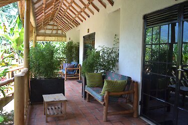 Noel's Cottage Uganda Terrasse mit Sitzgelegenheiten