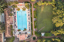 Serena Golf Resort & Spa Vogelperspektive auf Pool und Tennisplatz