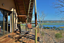 Safaristühle auf dem Balkon