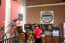 Kleine Küche im Somewhere Nice