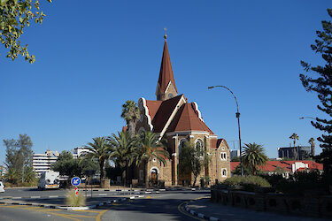 Von Palmen umgebene Kirche in Windhoek