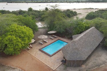 Selous Impala Camp Unterkunft im Herzen vom Nyerere-Nationalpark und in Weitaufnahme