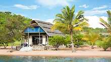 Tanganyika Lake Shore Lodge Chalet Blick vom Wasser aus