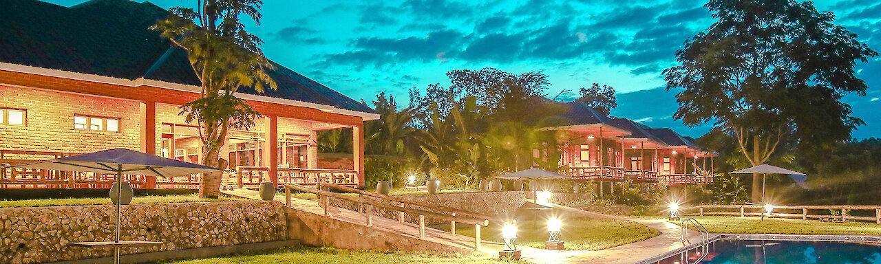 Baghayo Garden Suiten - Tansania, Pool mit Blick zum Hauptgebäude