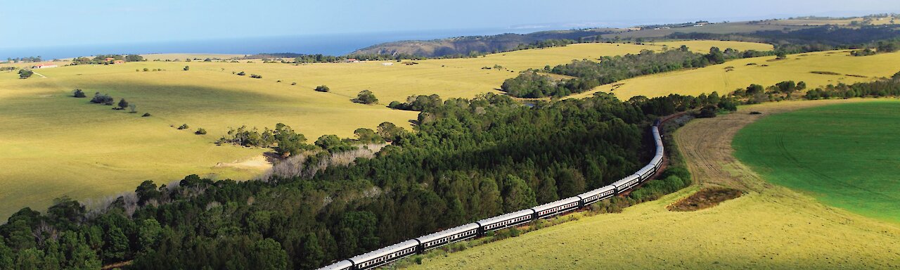 Rovos Rail Green Hills Vogelperspektive auf gesamten Zug in Südafrika