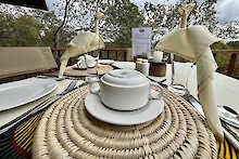 Tansania Tarangire View Camp gedeckter Tisch