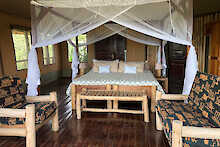 Kasenyi Safari Camp Zelt Cottage Doppelbett mit Sitzgelegenheiten