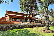 Mawemawe Manyara Lodge Haupthaus bei Nacht