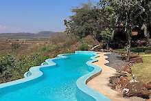 Mawemawe Manyara Lodge Pool mit Aussicht