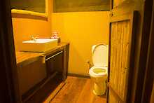 The Bush Lodge Bad mit WC und Waschtisch