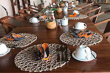 Kikonko Lodge Restaurant gedeckter Tisch