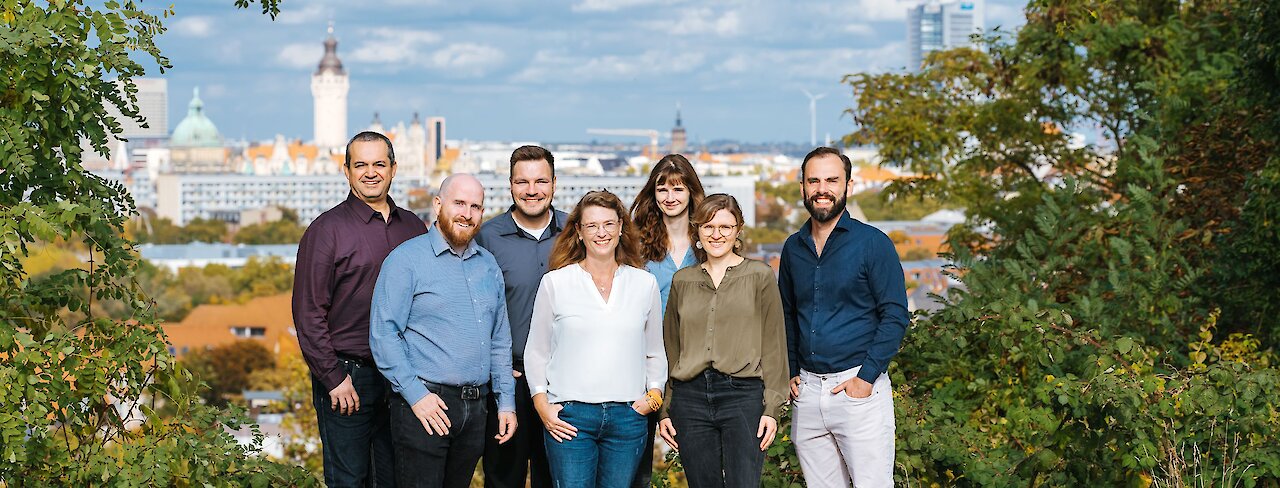 Akwaba Afrika Team vor der Leipziger Skyline