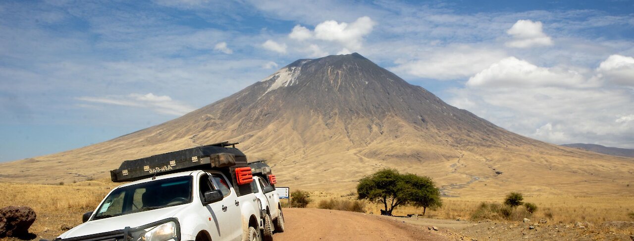 Mit dem Camper durch Tansania - Selbstfahrerreise im Isuzu vor Ol Doinyo Lengai