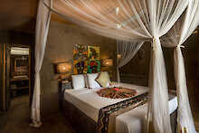 Schlafzimmer im Mwezi Boutique Resort mit Einzelbett