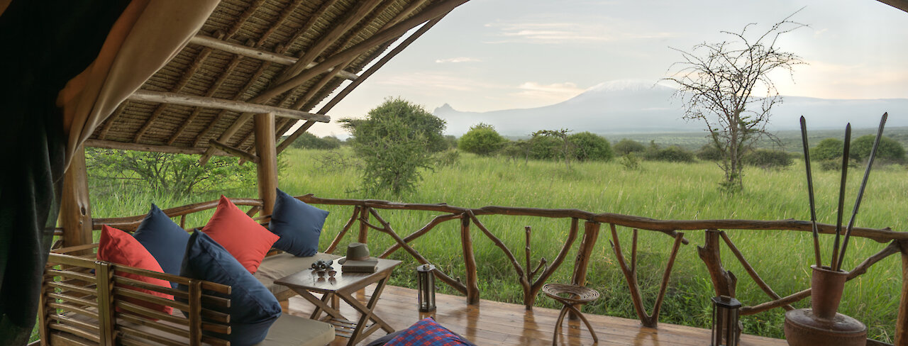 Blick ins Grüne von der Terrasse des Elarai Camps