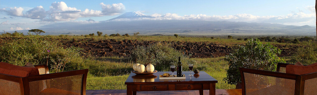 Elewana Tortilis Camp Amboseli Terrasse von einem der privaten Unterkünfte mit Blick zum Kilimanjaro
