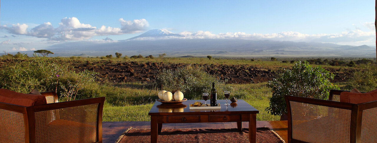 Elewana Tortilis Camp Amboseli Terrasse von einem der privaten Unterkünfte mit Blick zum Kilimanjaro