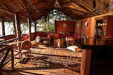 Bar und Sitzlounge im Kisima Ngeda Camp