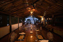 Restaurant im Kisima Ngeda Camp am Abend