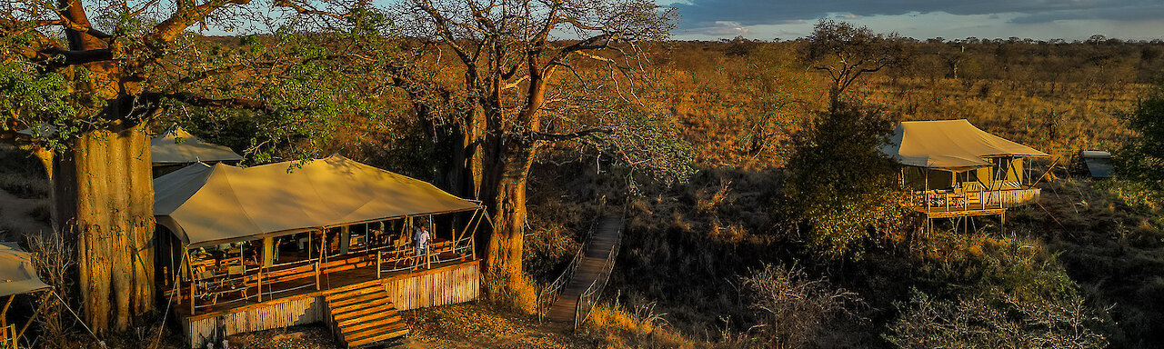Blick auf die Olkeri Camp Unterkünfte im Tarangire-Nationalpark in Weitaufnahme