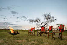 Lagerfeuer im Serengeti-Nationalpark