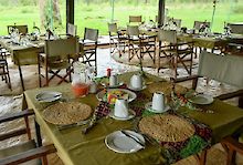 gedeckter Tisch im Serengeti View Camp