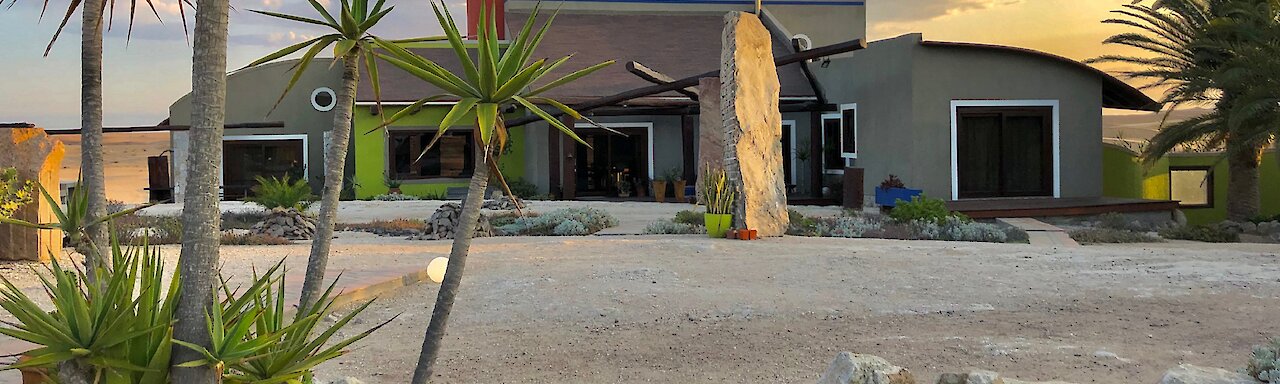 Blick auf die desert Breeze Lodge Unterkunft im Herzen von der Wüste Namib