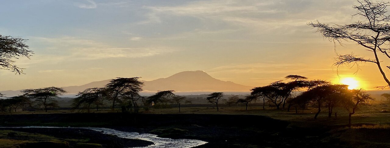 Sonnenuntergang und Blick auf den Mount Meru