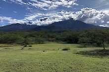 Mount Meru unter Wolken