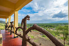 Terrasse im Maasai Giraffe Eco Lodge mit Blick auf Lake Natron