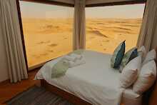 Ausstattung Schlafzimmer mit Einzelbett im Desert Breeze Lodge