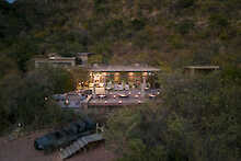 Blick von oben auf die Marataba Mountain Lodge