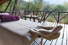 Massageliege im Außenbereich der Blyde River Canyon Lodge