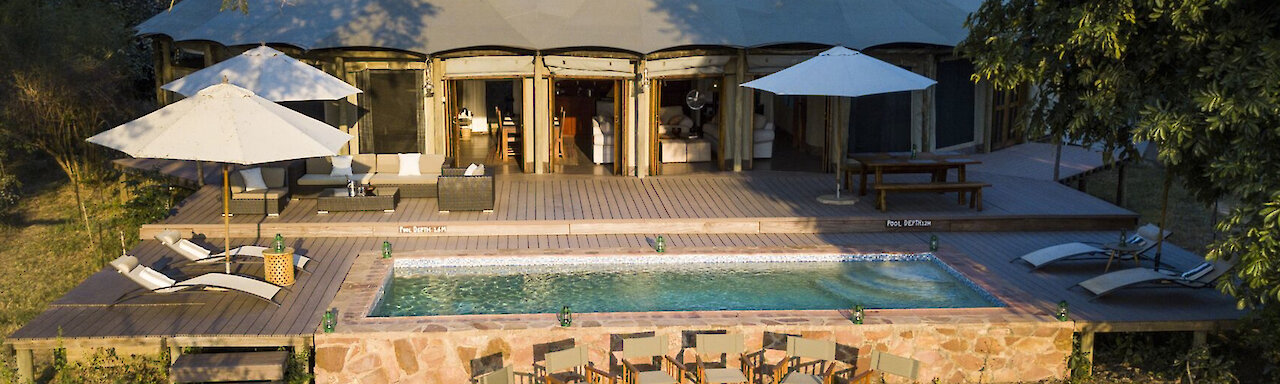 Flatdogs Camp South Luangwa Nationalpark, Chalet mit Pool Vogelperspektive