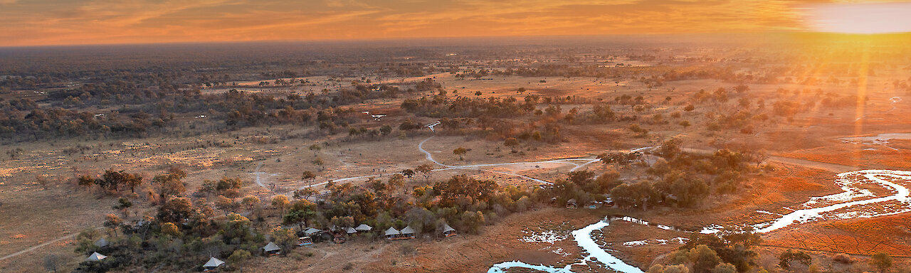 Khwai Lediba Camp Vogelperspektive auf Okavango Delta. Botswana