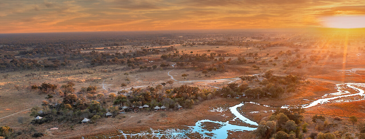 Khwai Lediba Camp Vogelperspektive auf Okavango Delta. Botswana