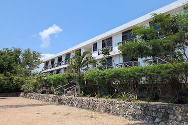 Außenansicht des Kilwa Pakaya Hotels