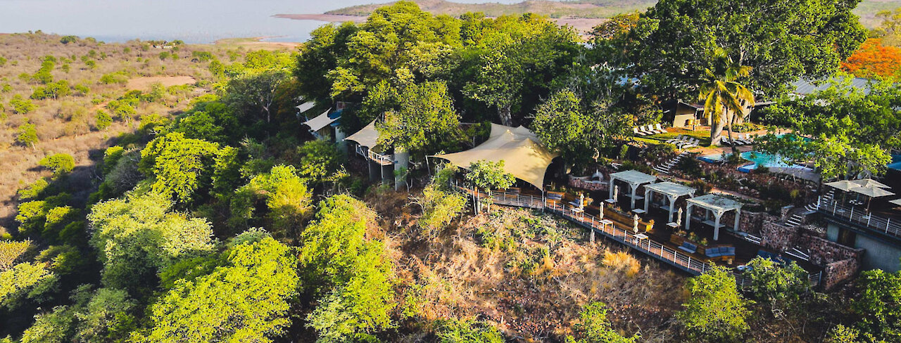 Bumi Hills Safari Lodge aus der Vogelperspektive mit Lake Kariba