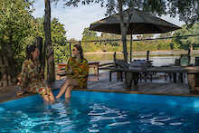 Kanga Expeditions Camp Frauen am Pool