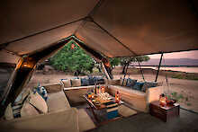 Zambezi African Bush Camp lounge ecke