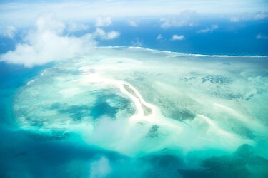 Luftaufnahme einer Insel im Indischen Ozean