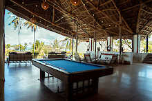 Mafia Island Lodge Lounge mit Billiardtisch