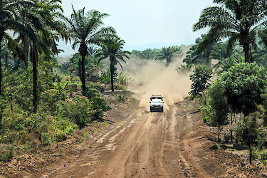 Ein Mietfahrzeug auf der Piste